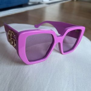 Pink Gucci sunglasses with gold GG